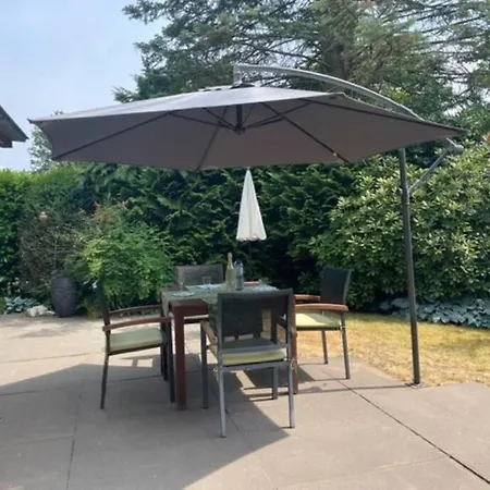 Ruime En Comfortabele Bungalow Aan Bosrand Lage Mierde Exterior photo