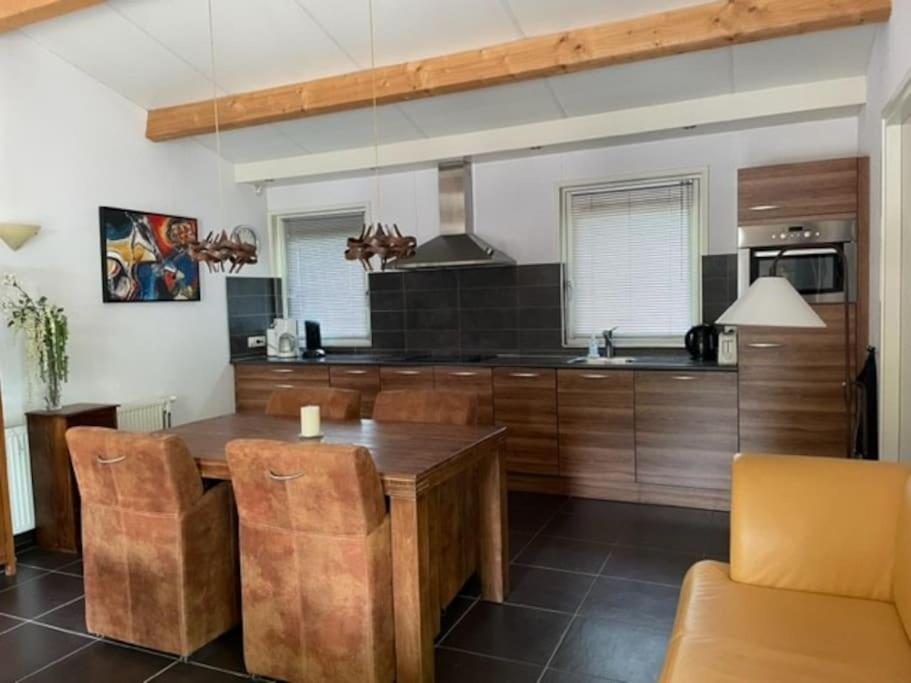 Ruime En Comfortabele Bungalow Holiday home